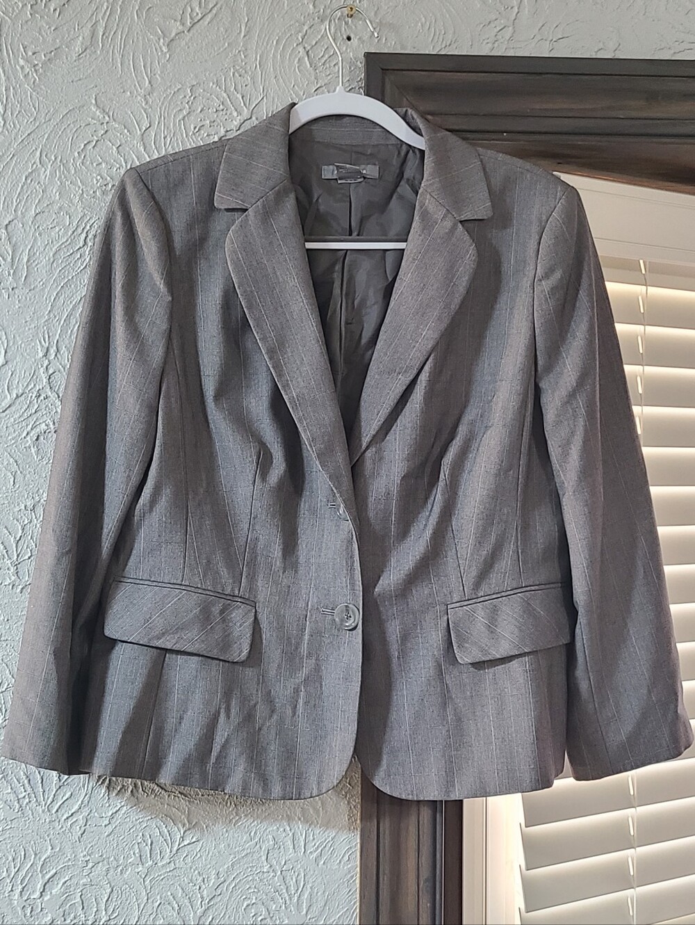 Ann Taylor Classic Women's Gray Pinstripe Blazer - Never Worn!!